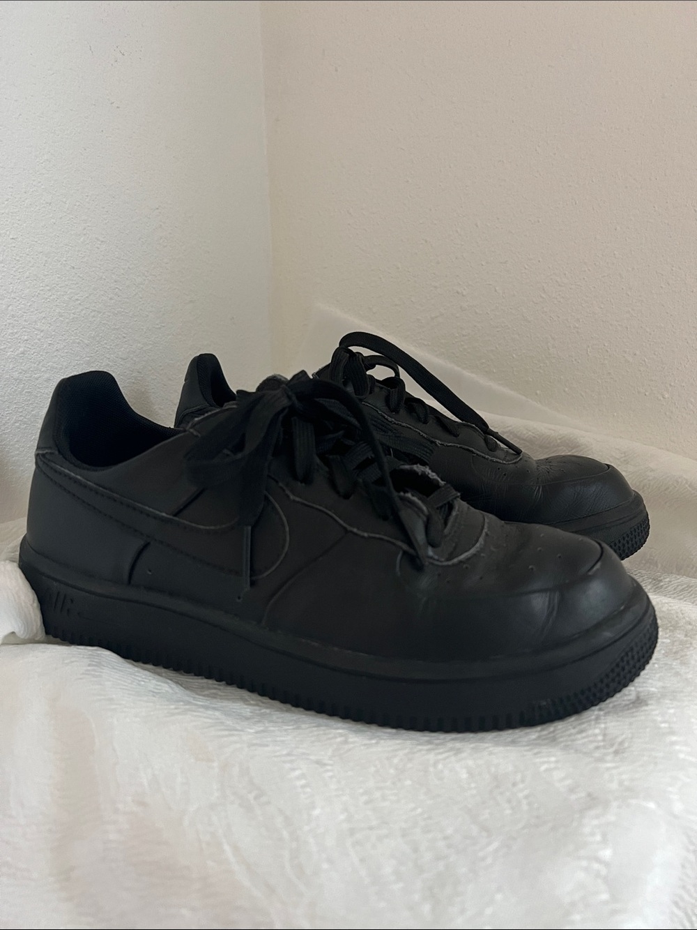 Nike Kids All-Black Low-Top Sneakers